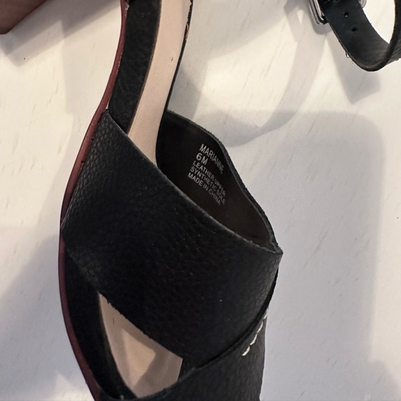 Tahari Marianne Sandals - Picture 3 of 6